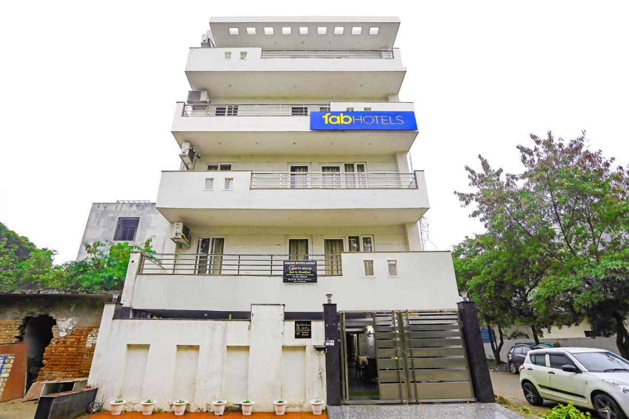 Fabhotel White House Bnb - Nr Yashobhoomi Convention Centre Дели Экстерьер фото
