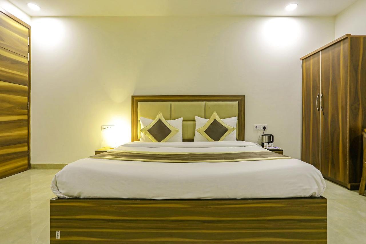 Fabhotel White House Bnb - Nr Yashobhoomi Convention Centre Дели Экстерьер фото