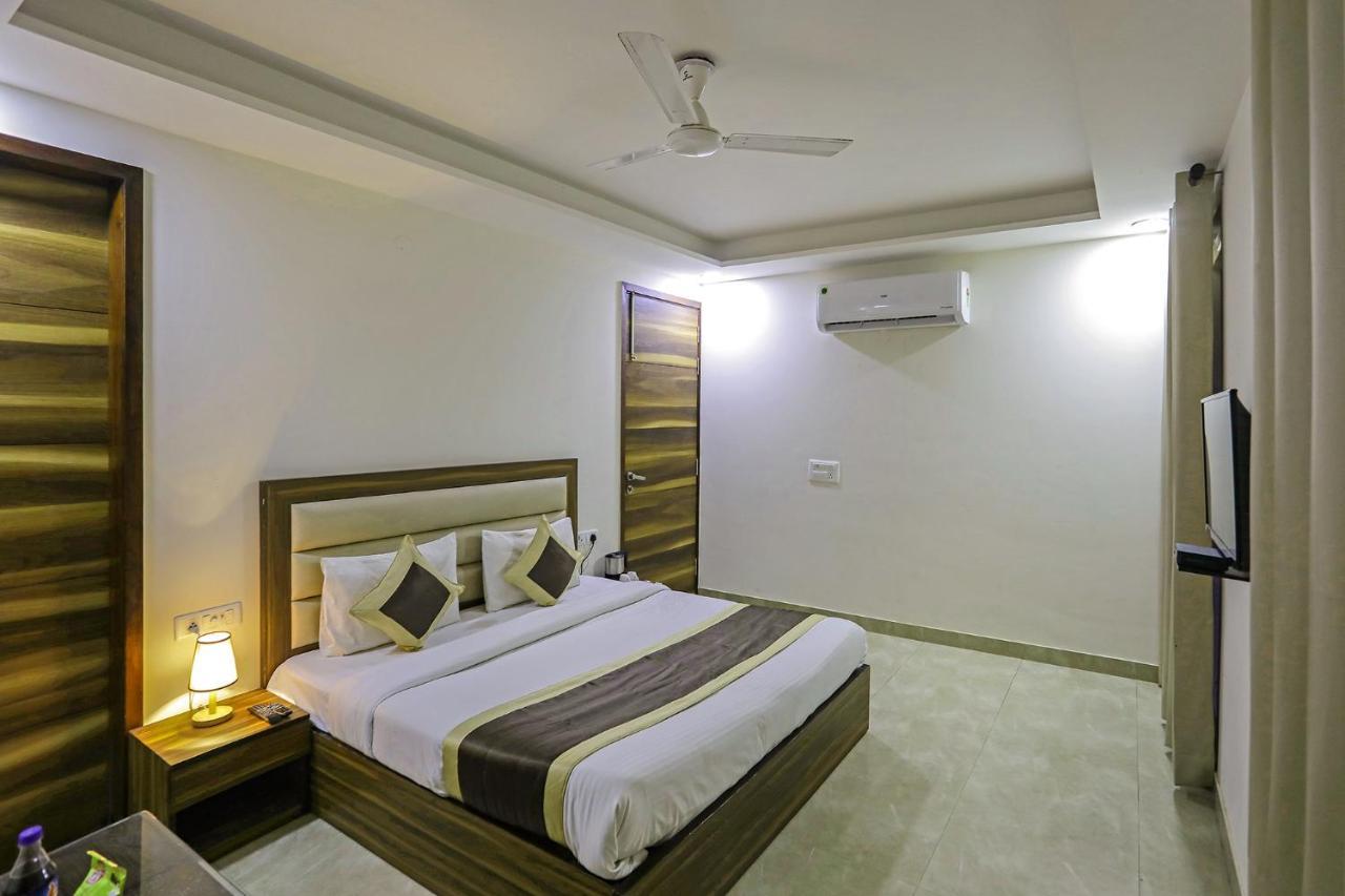 Fabhotel White House Bnb - Nr Yashobhoomi Convention Centre Дели Экстерьер фото