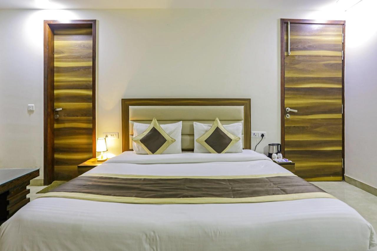 Fabhotel White House Bnb - Nr Yashobhoomi Convention Centre Дели Экстерьер фото