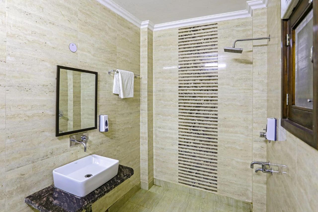 Fabhotel White House Bnb - Nr Yashobhoomi Convention Centre Дели Экстерьер фото
