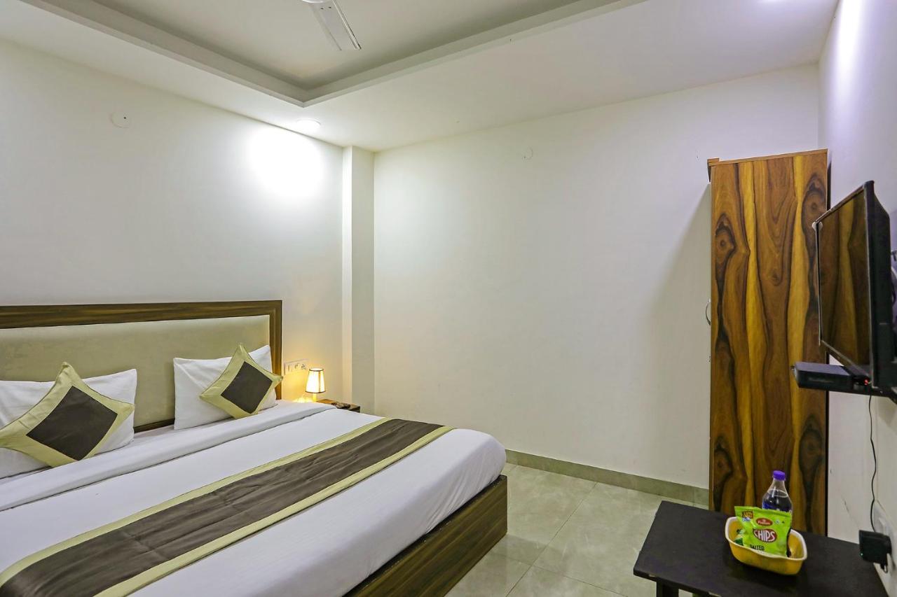 Fabhotel White House Bnb - Nr Yashobhoomi Convention Centre Дели Экстерьер фото