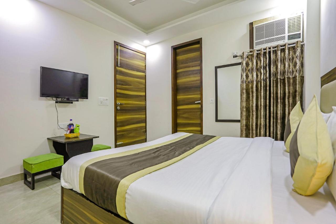 Fabhotel White House Bnb - Nr Yashobhoomi Convention Centre Дели Экстерьер фото