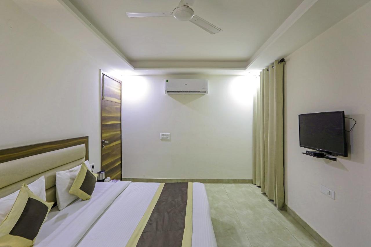 Fabhotel White House Bnb - Nr Yashobhoomi Convention Centre Дели Экстерьер фото