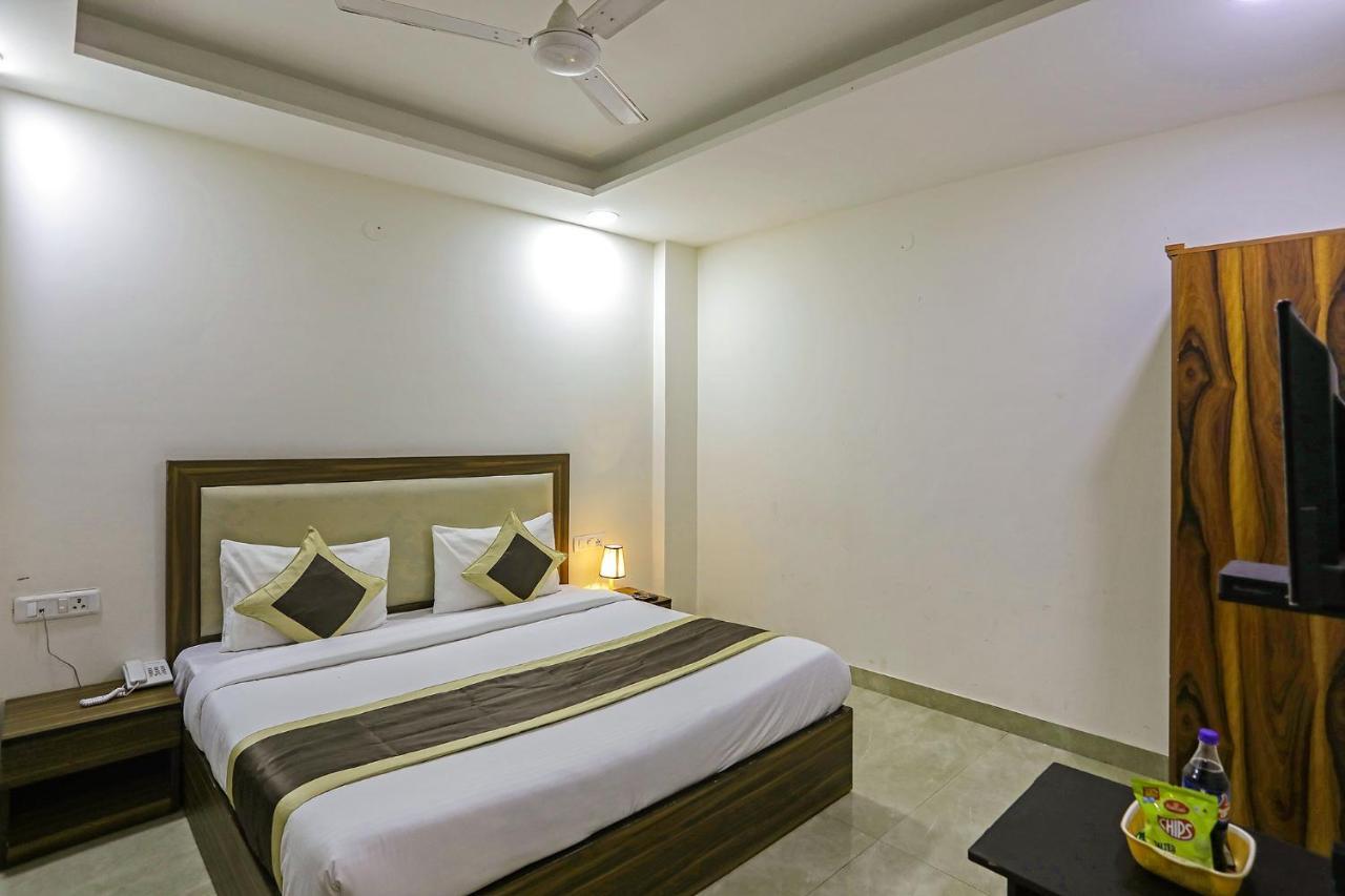 Fabhotel White House Bnb - Nr Yashobhoomi Convention Centre Дели Экстерьер фото